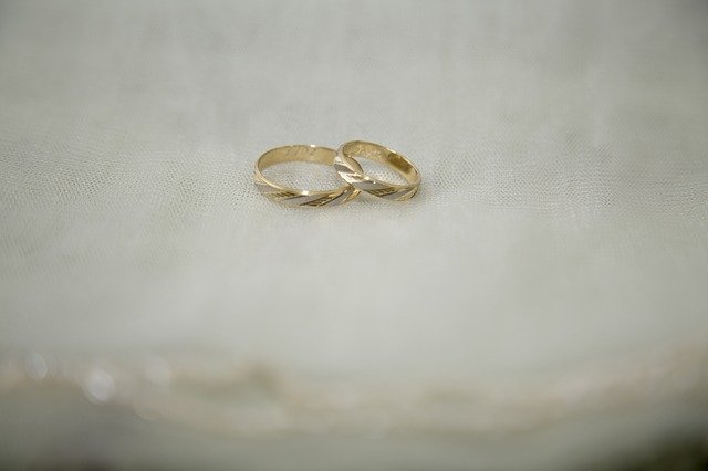 bílozlaté snubní prsteny
