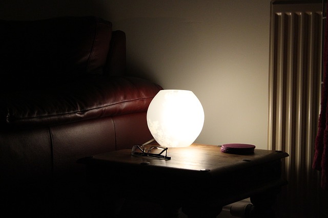 lampa v domě